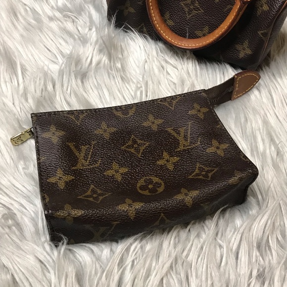 Louis Vuitton Handbags - AUTH Louis Vuitton Toiletry Pouch 15 TH0965